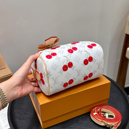 Fashionable Four-Leaf Clover Handbag