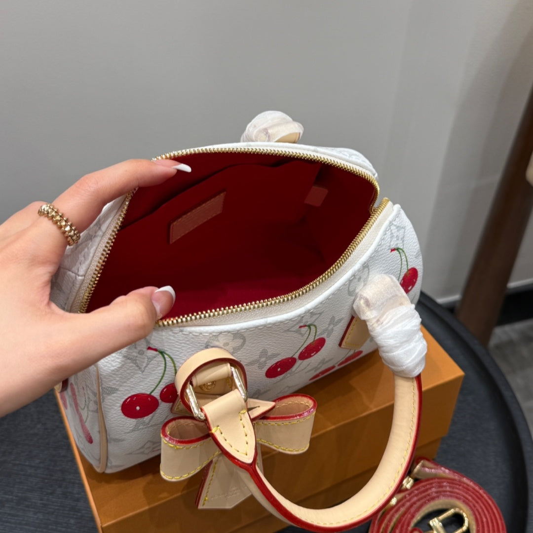 Fashionable Four-Leaf Clover Handbag