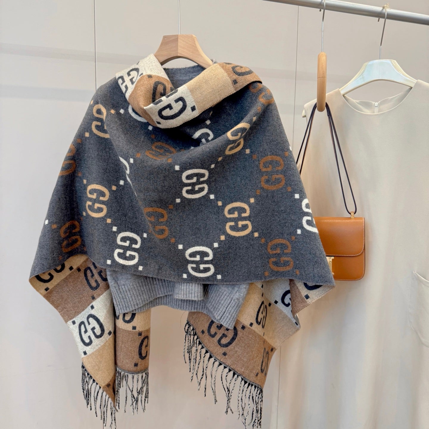 Fashionable GG Lettering Scarf