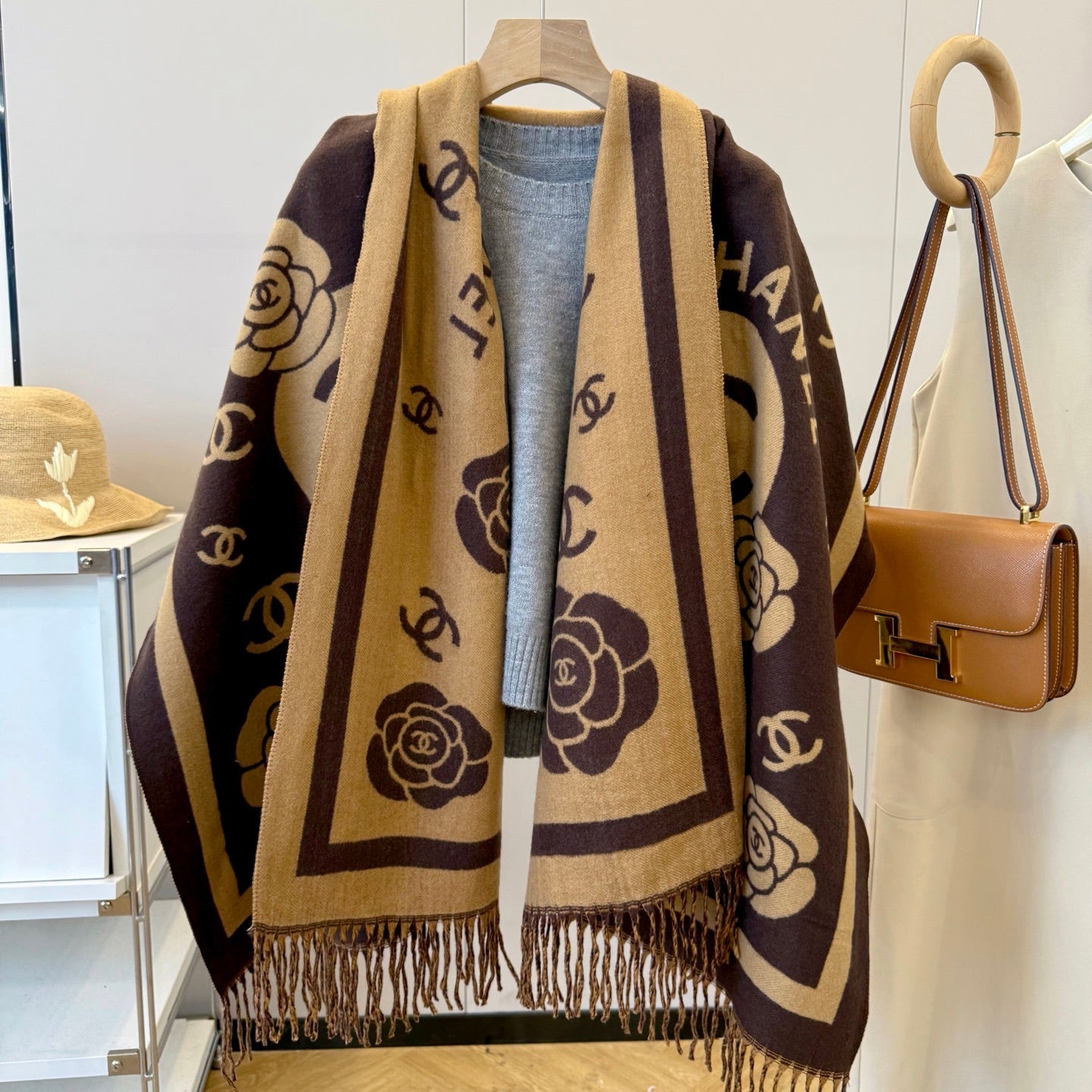 Fashionable CC Letter Scarf