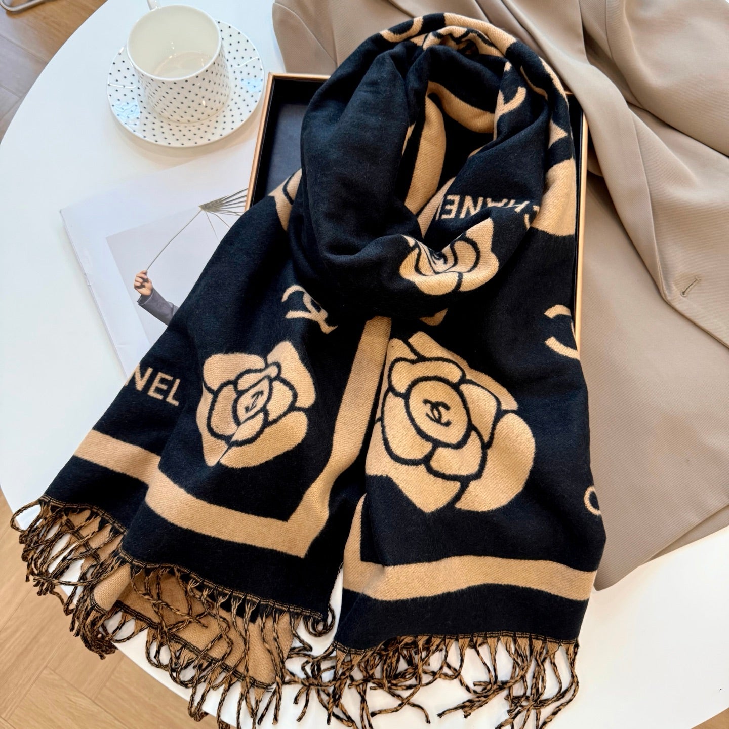 Fashionable CC Letter Scarf