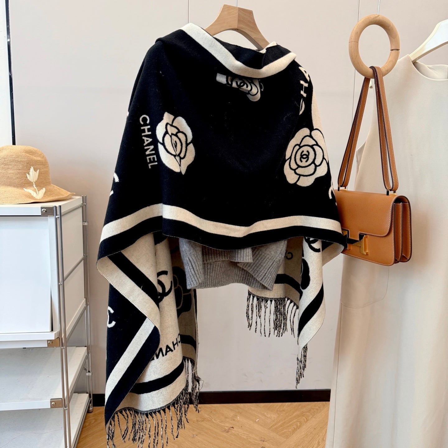 Fashionable CC Letter Scarf