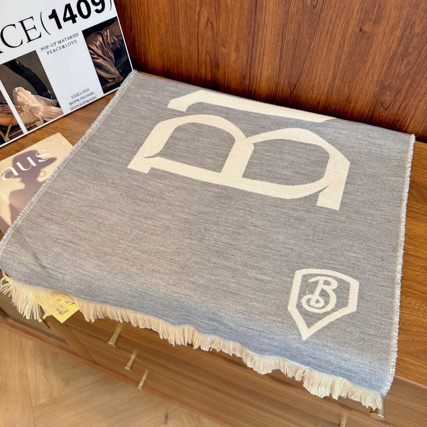 Fashionable BUR Letter Scarf