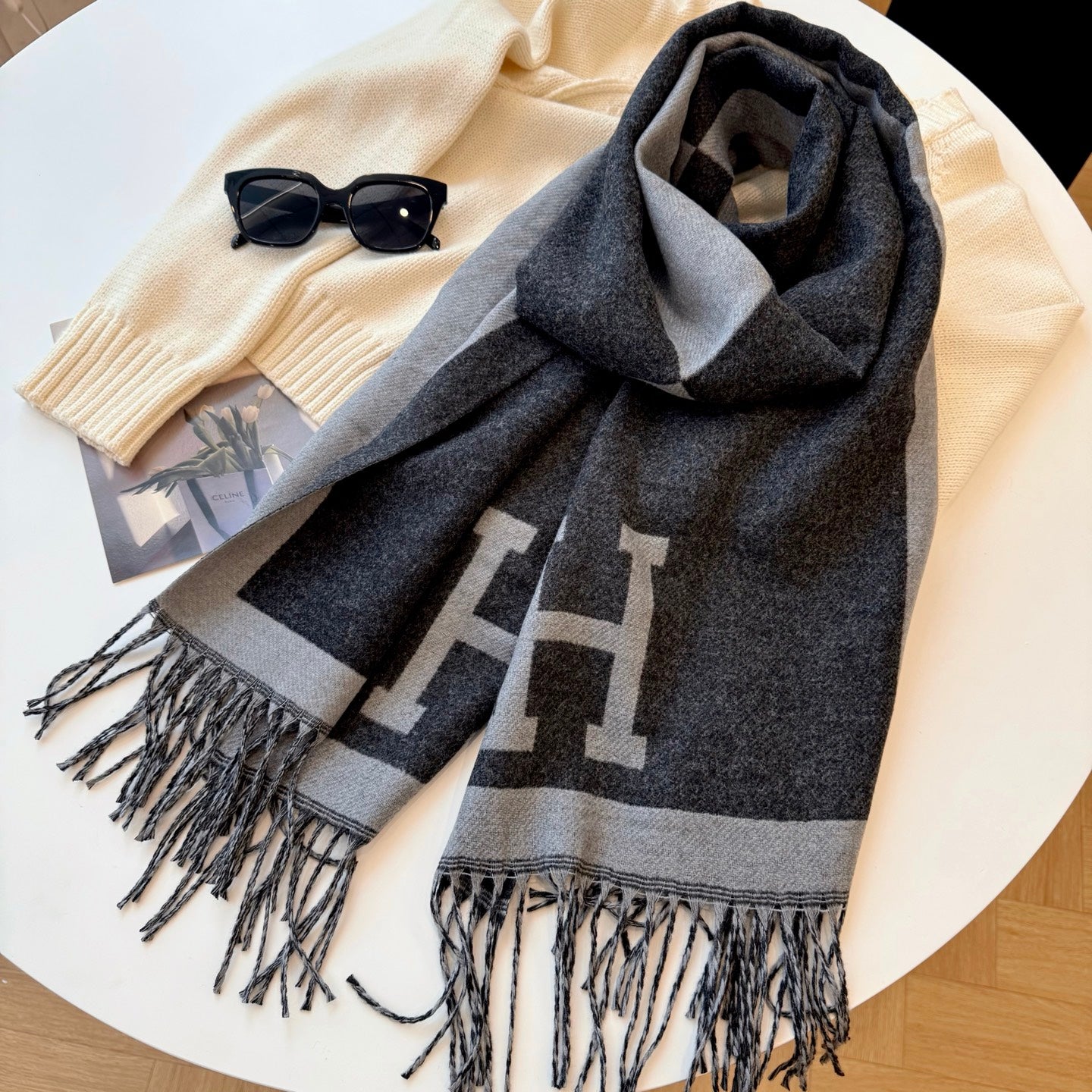 Fashionable H-Shaped Scarf