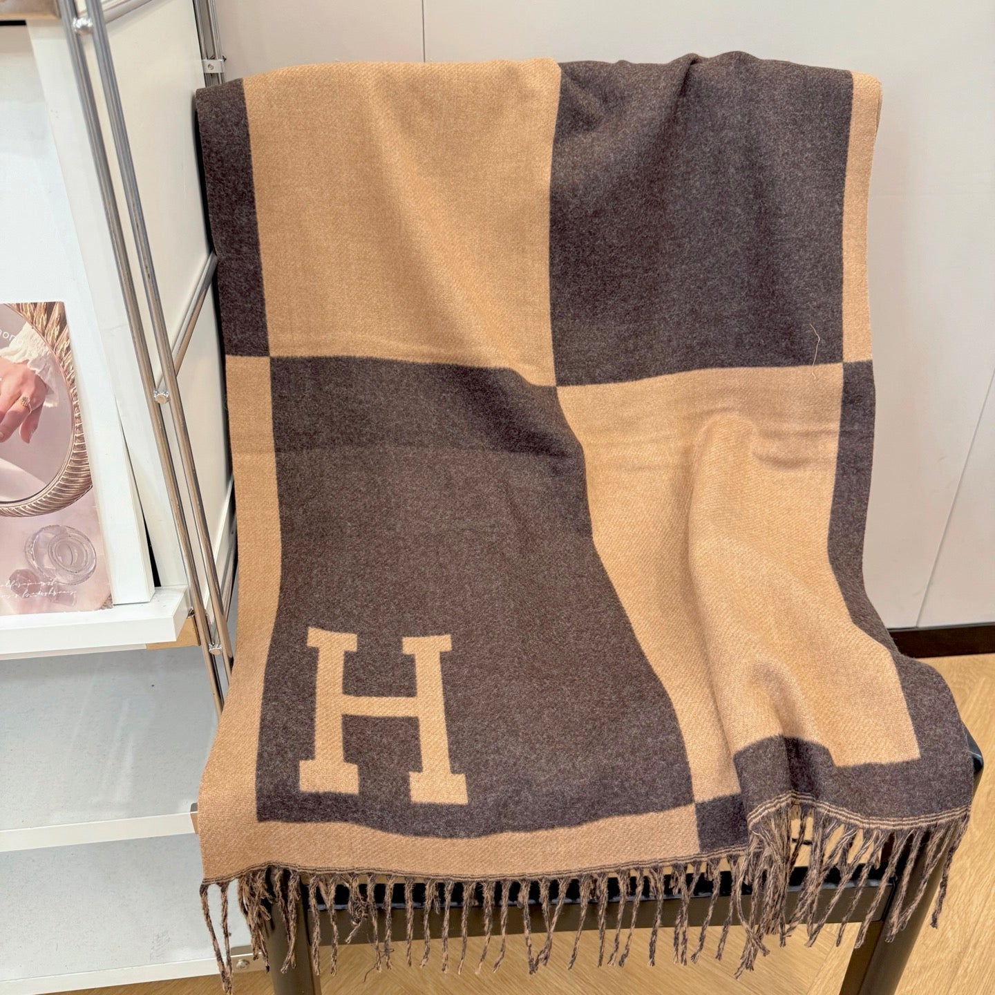 Fashionable H-Shaped Scarf