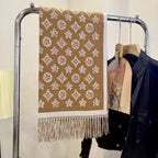 Fashionable Four-Leaf Clover Letter Scarf