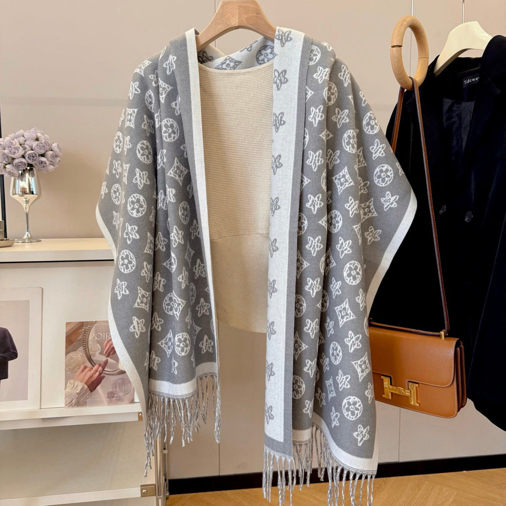 Fashionable Four-Leaf Clover Letter Scarf