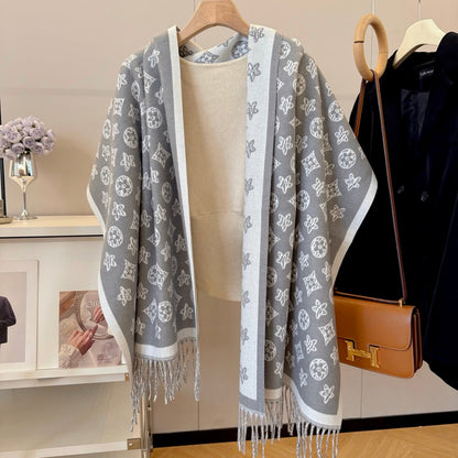 Fashionable Four-Leaf Clover Letter Scarf