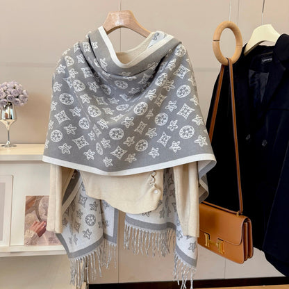 Fashionable Four-Leaf Clover Letter Scarf