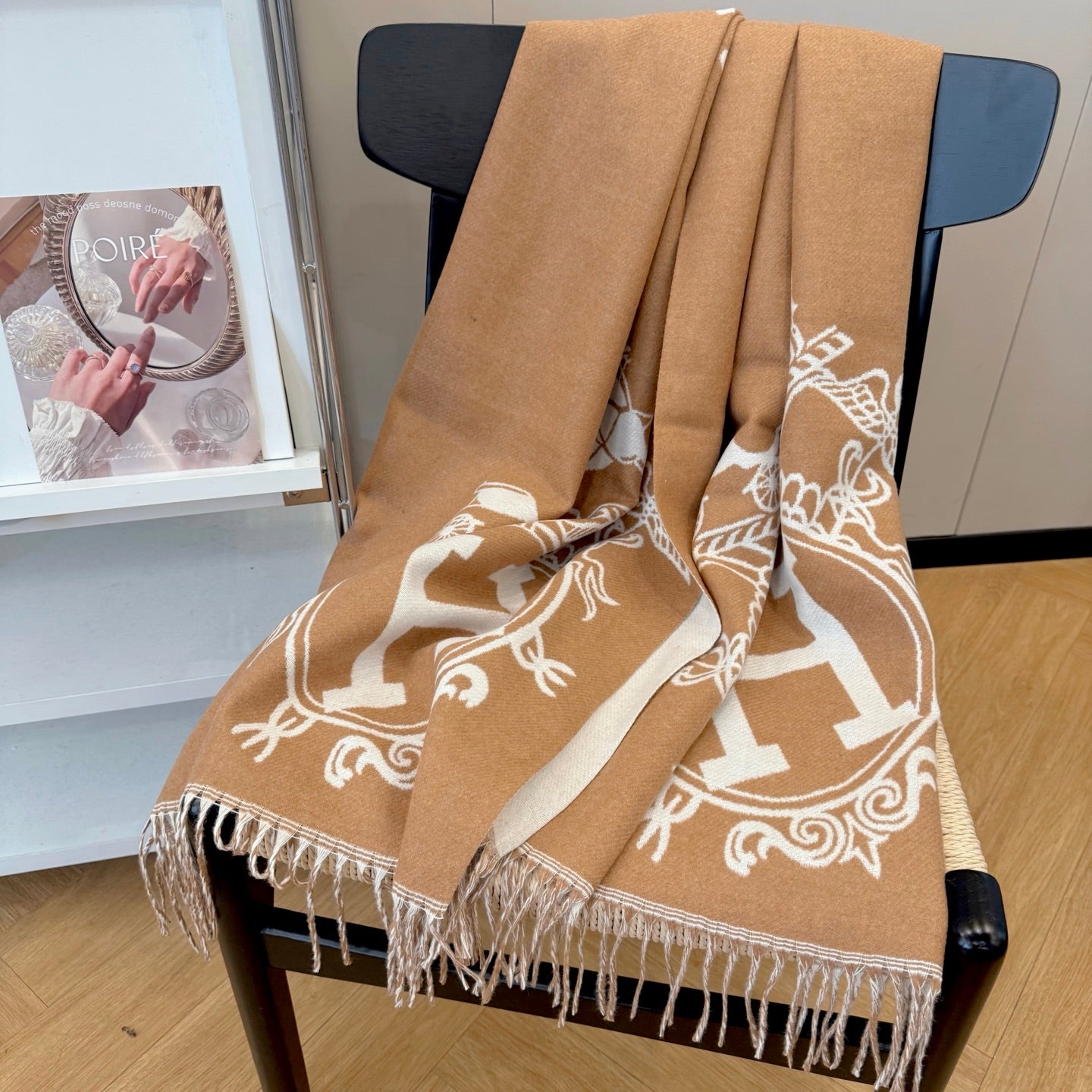 Fashionable H-shaped Scarf