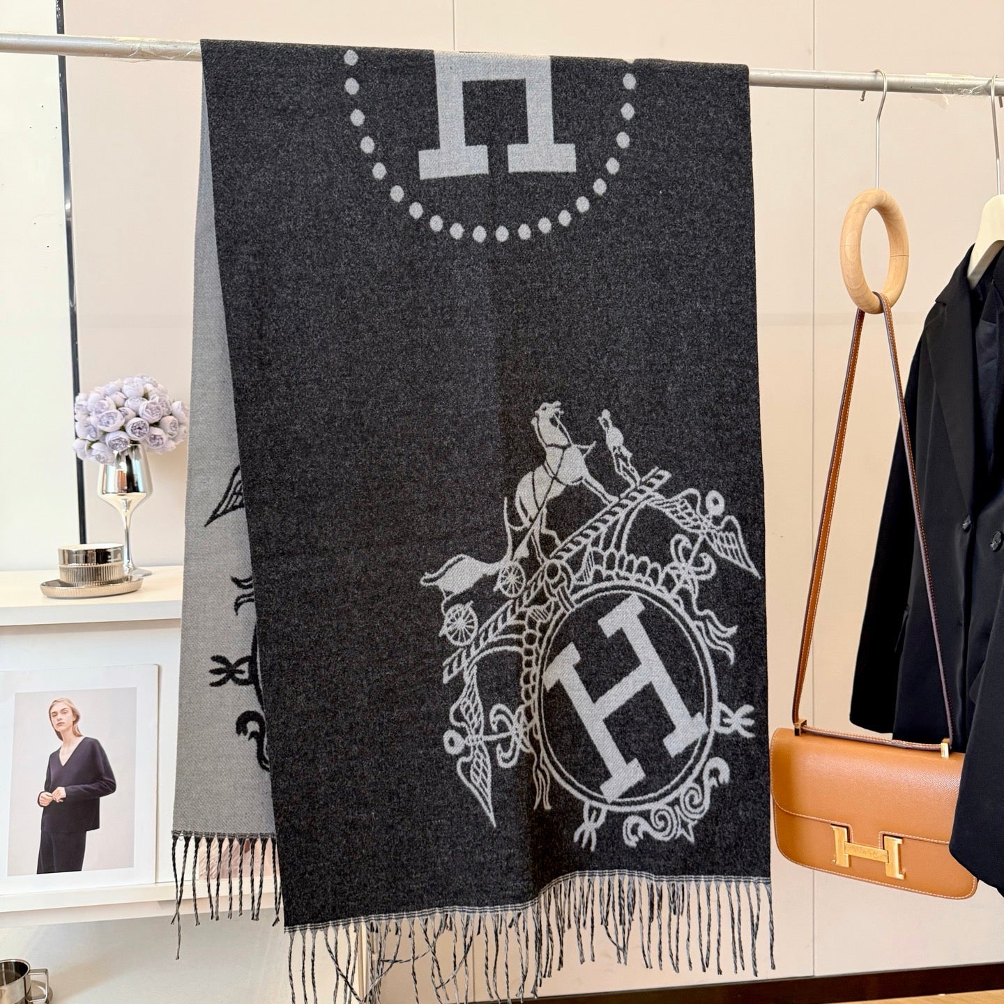 Fashionable H-shaped Scarf