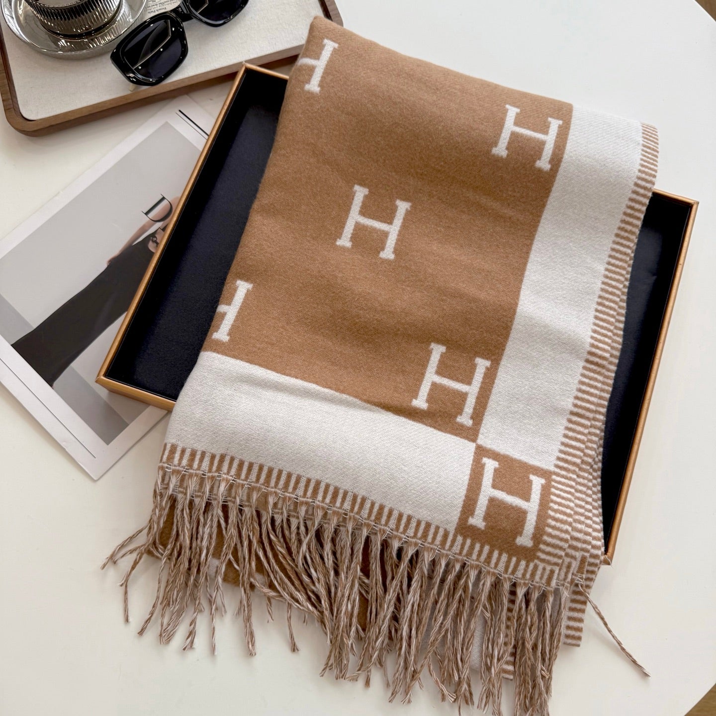 Fashionable H-shaped Scarf