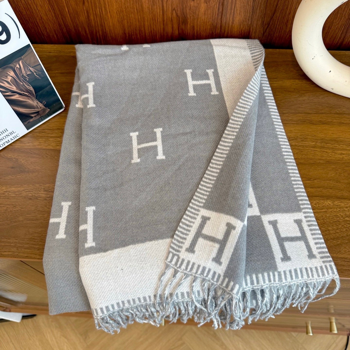 Fashionable H-shaped Scarf