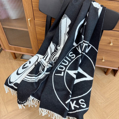 Fashionable Four-Leaf Clover Letter Scarf