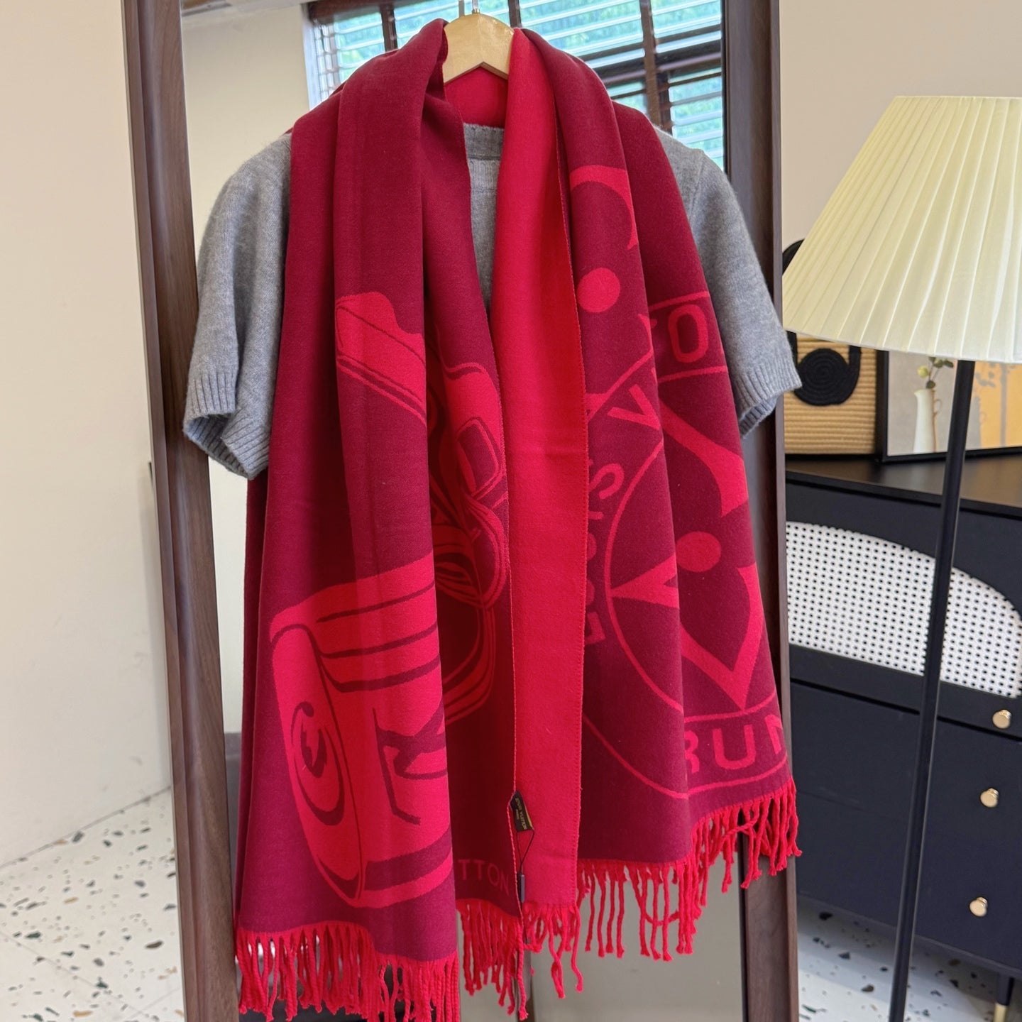 Fashionable Four-Leaf Clover Letter Scarf