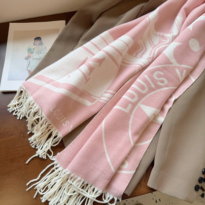 Fashionable Four-Leaf Clover Letter Scarf