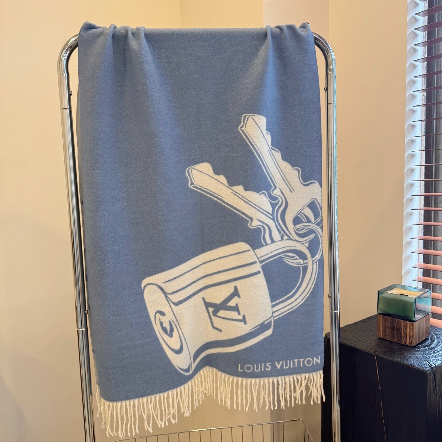 Fashionable Four-Leaf Clover Letter Scarf