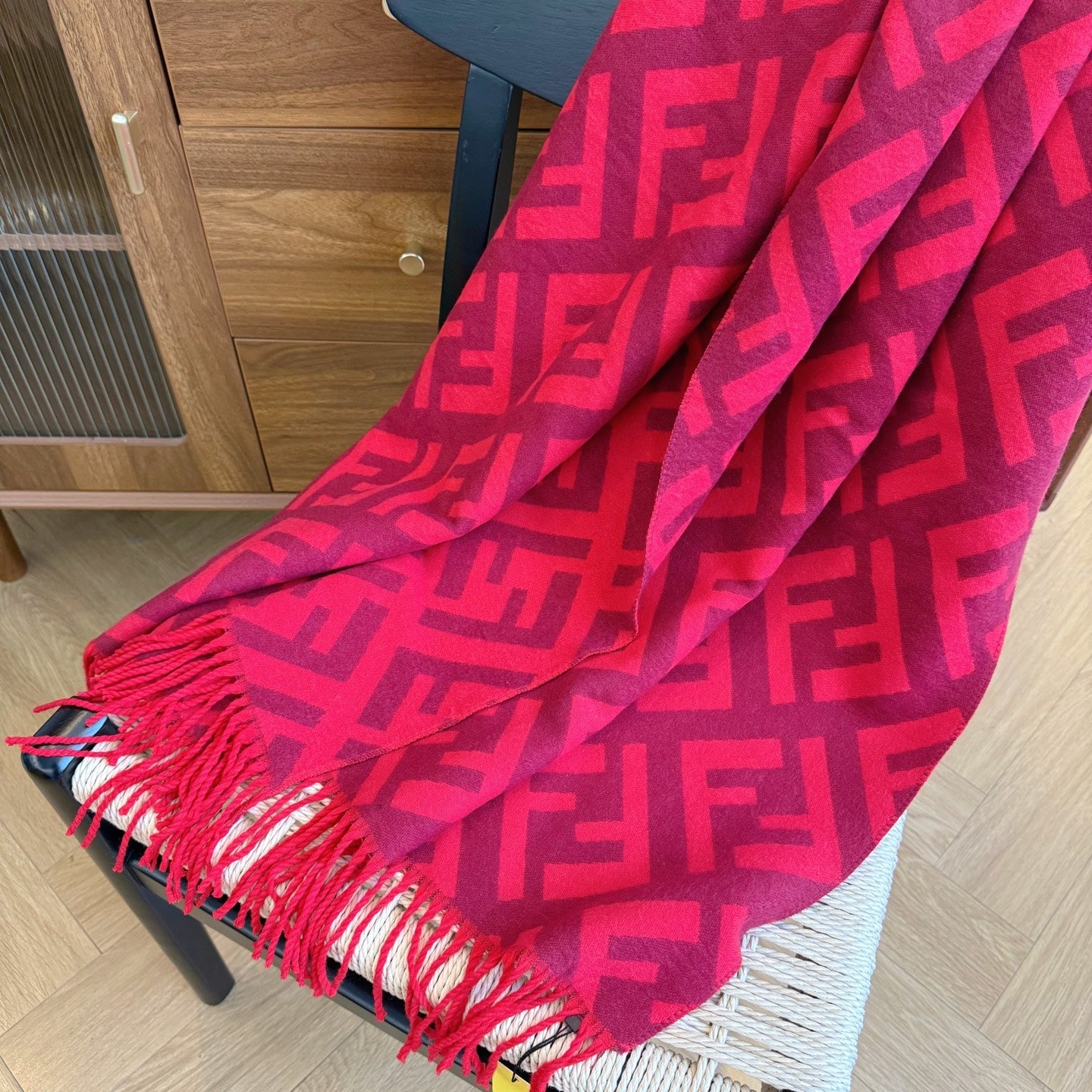 Fashionable FF Letter Scarf
