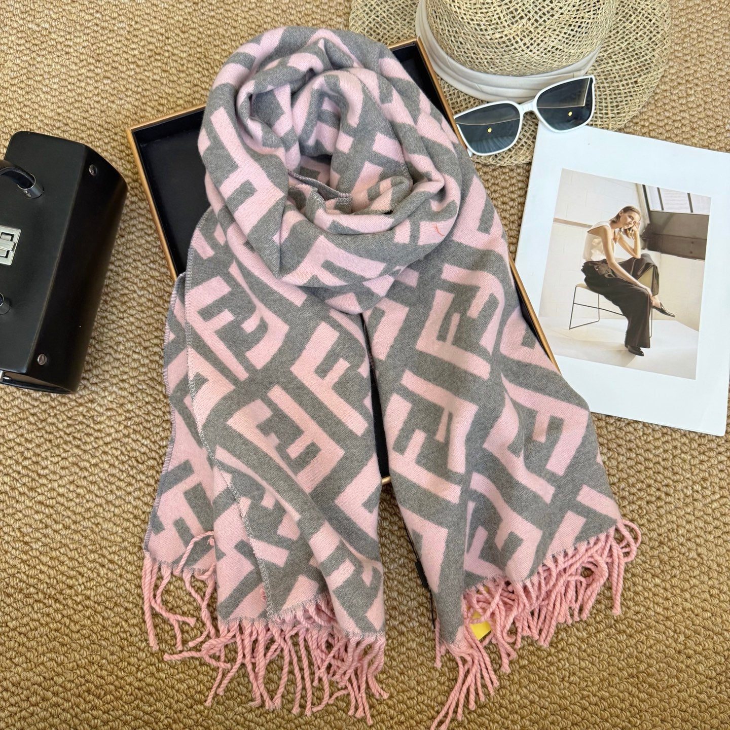 Fashionable FF Letter Scarf