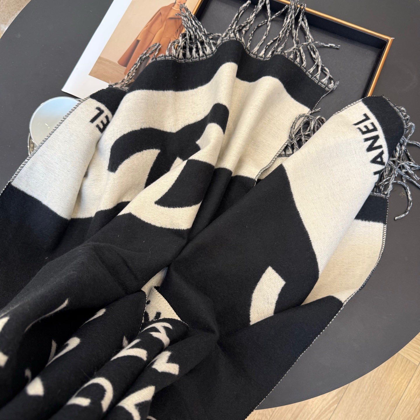 Fashionable H-Shaped Scarf