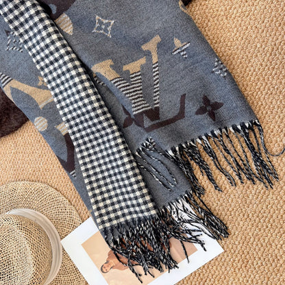 Fashionable Four-Leaf Clover Letter Scarf