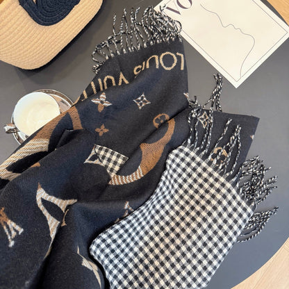 Fashionable Four-Leaf Clover Letter Scarf