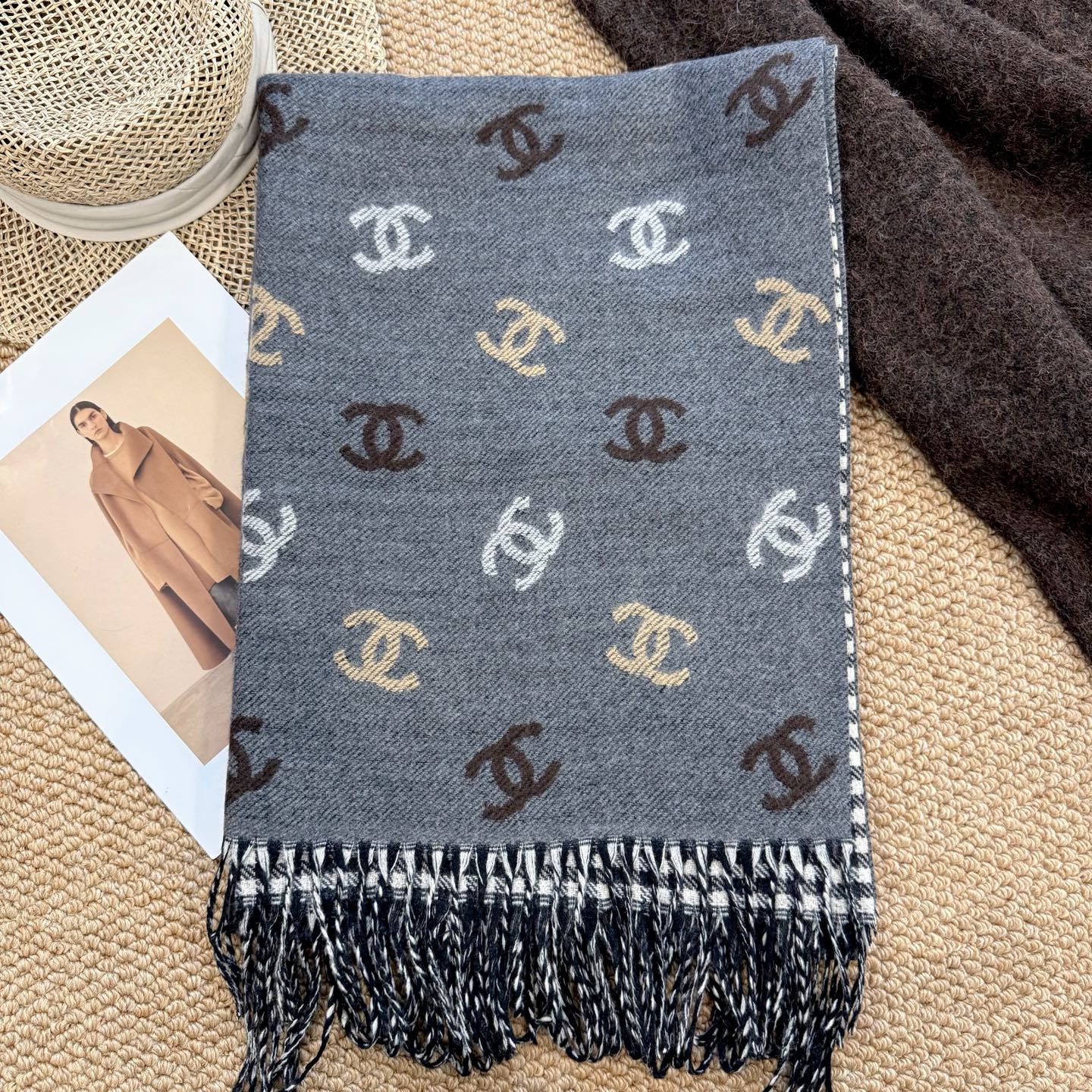 Fashionable CC Letter Scarf