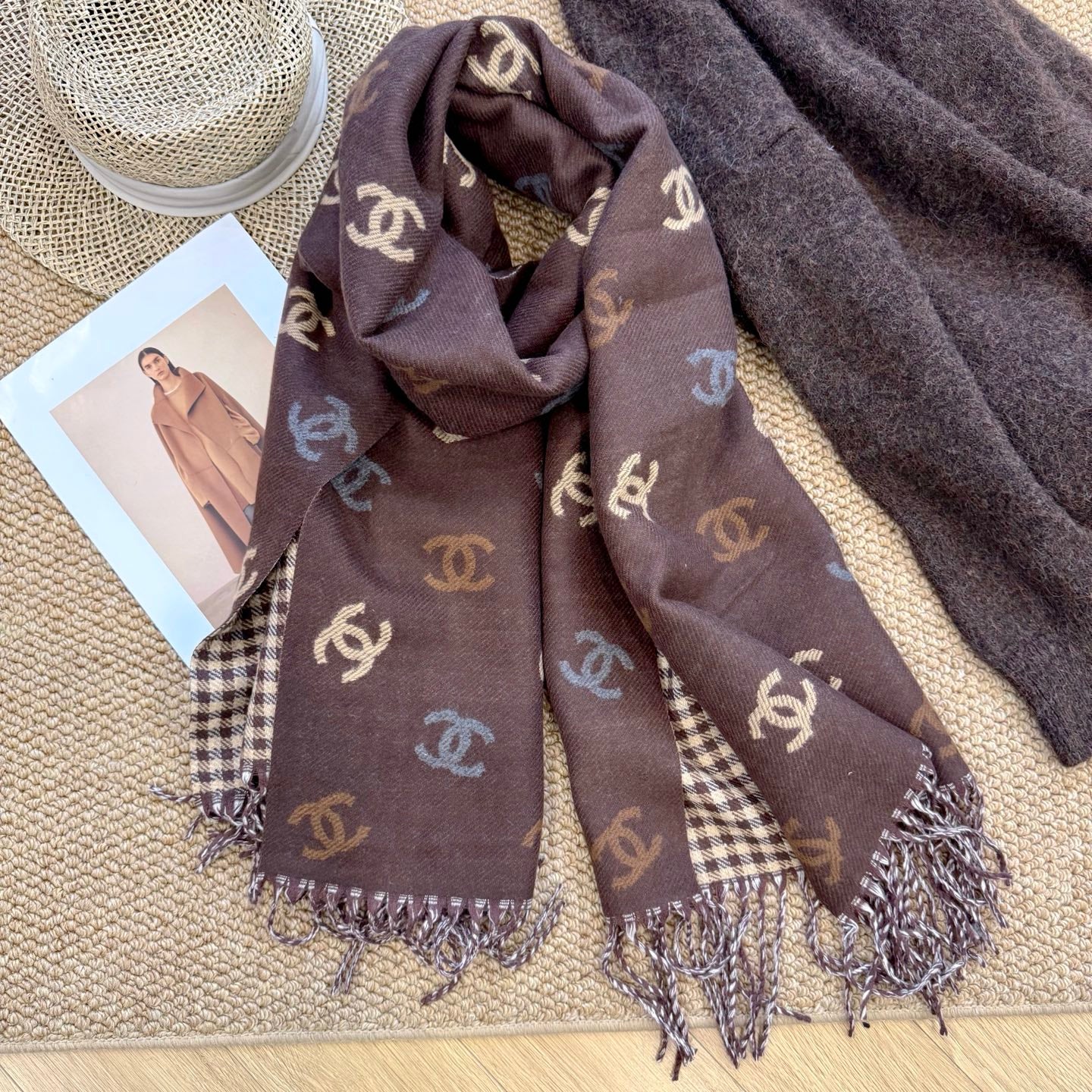 Fashionable CC Letter Scarf