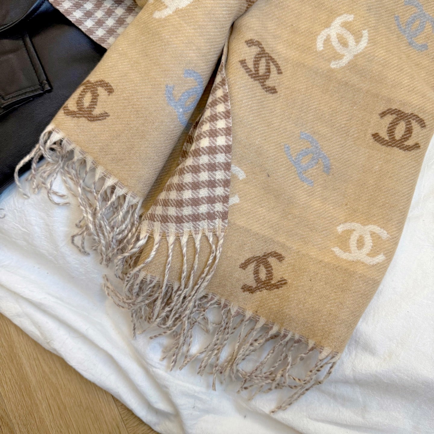 Fashionable CC Letter Scarf