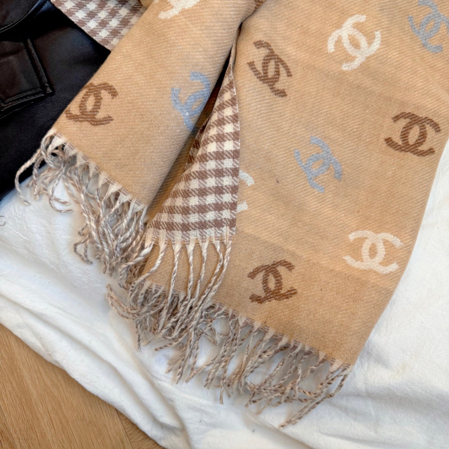 Fashionable CC Letter Scarf