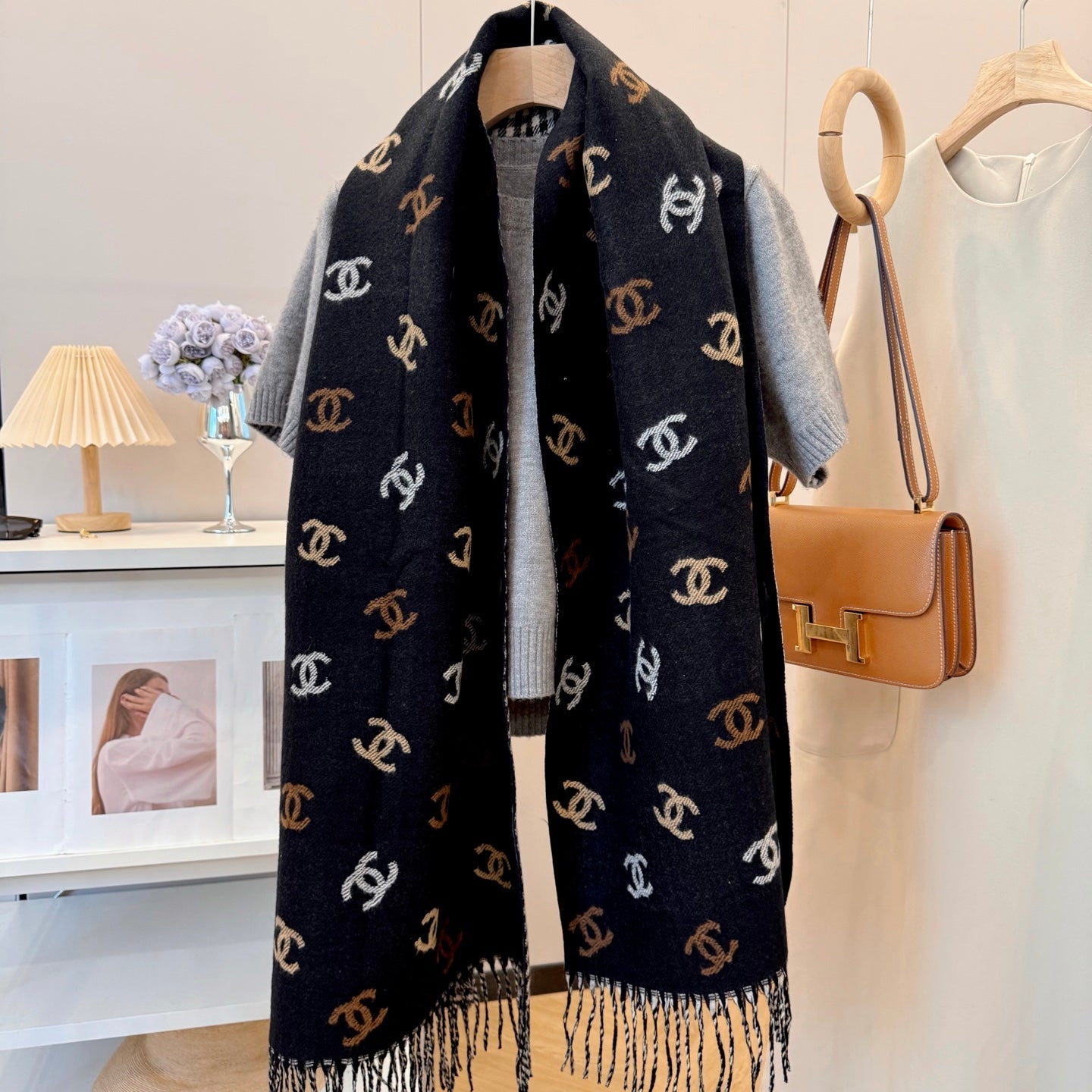 Fashionable CC Letter Scarf