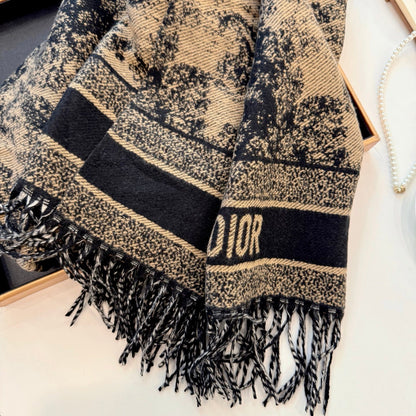 Fashionable CD Letter Scarf