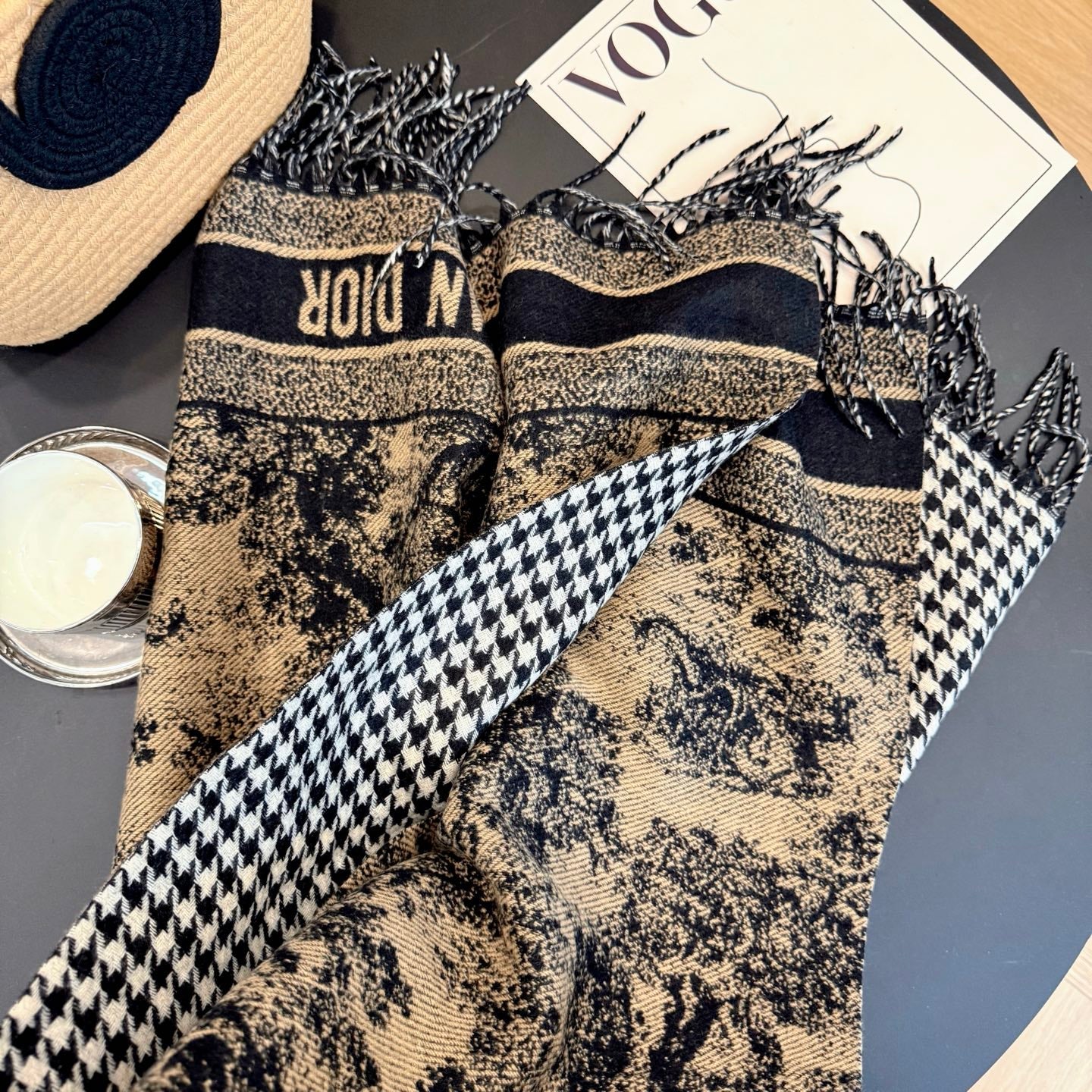 Fashionable CD Letter Scarf