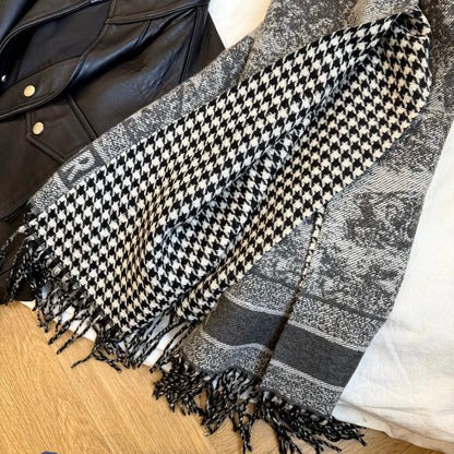 Fashionable CD Letter Scarf