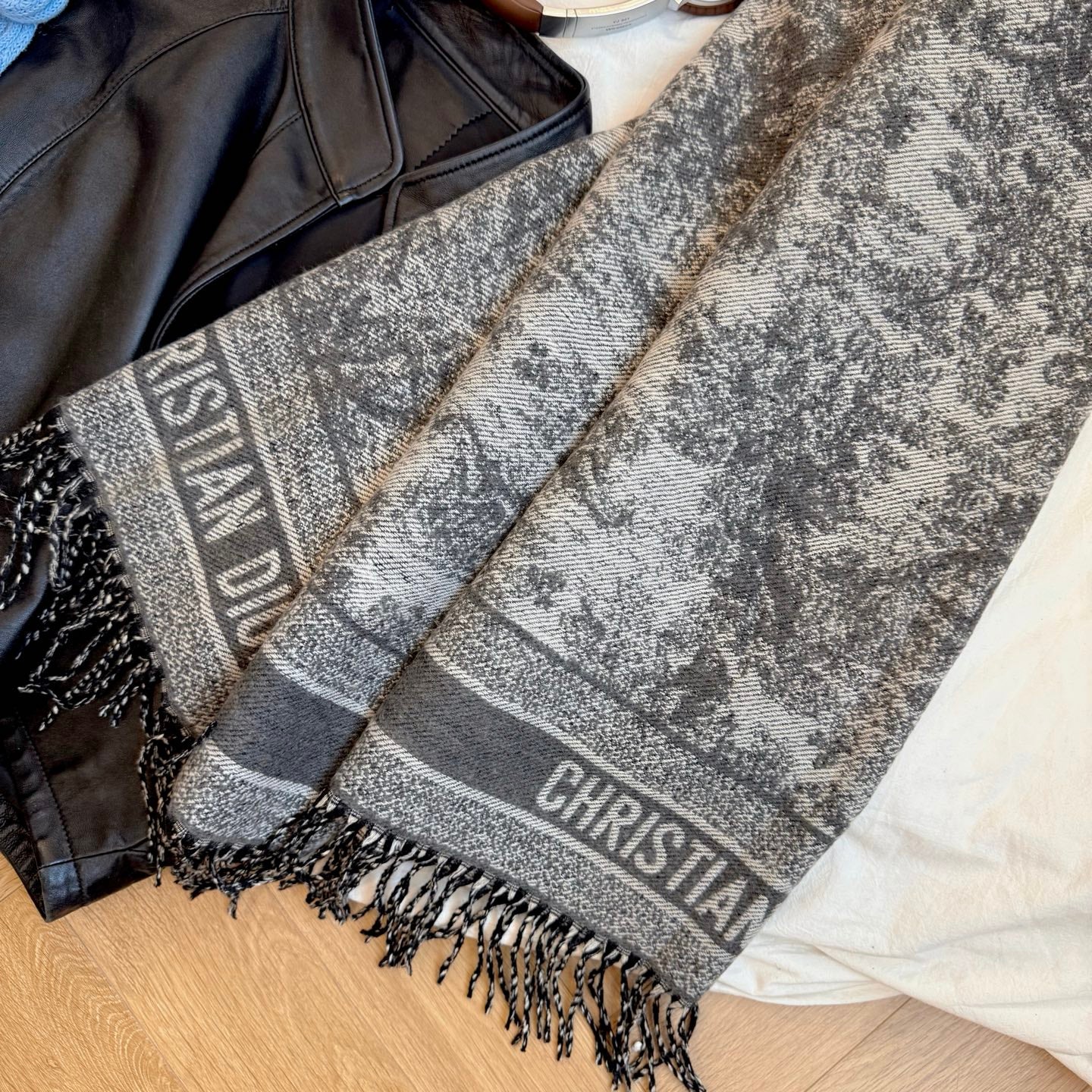 Fashionable CD Letter Scarf