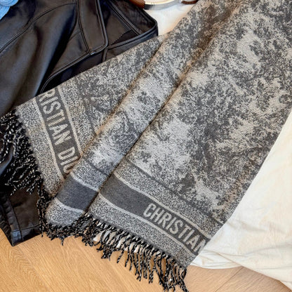 Fashionable CD Letter Scarf