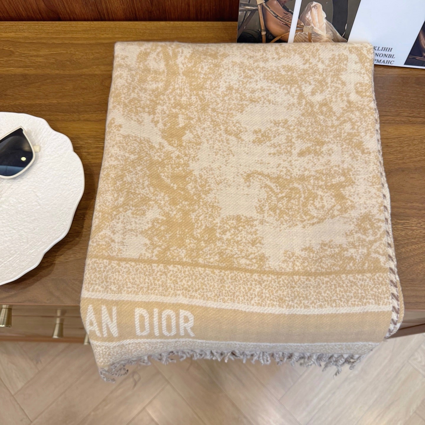 Fashionable CD Letter Scarf