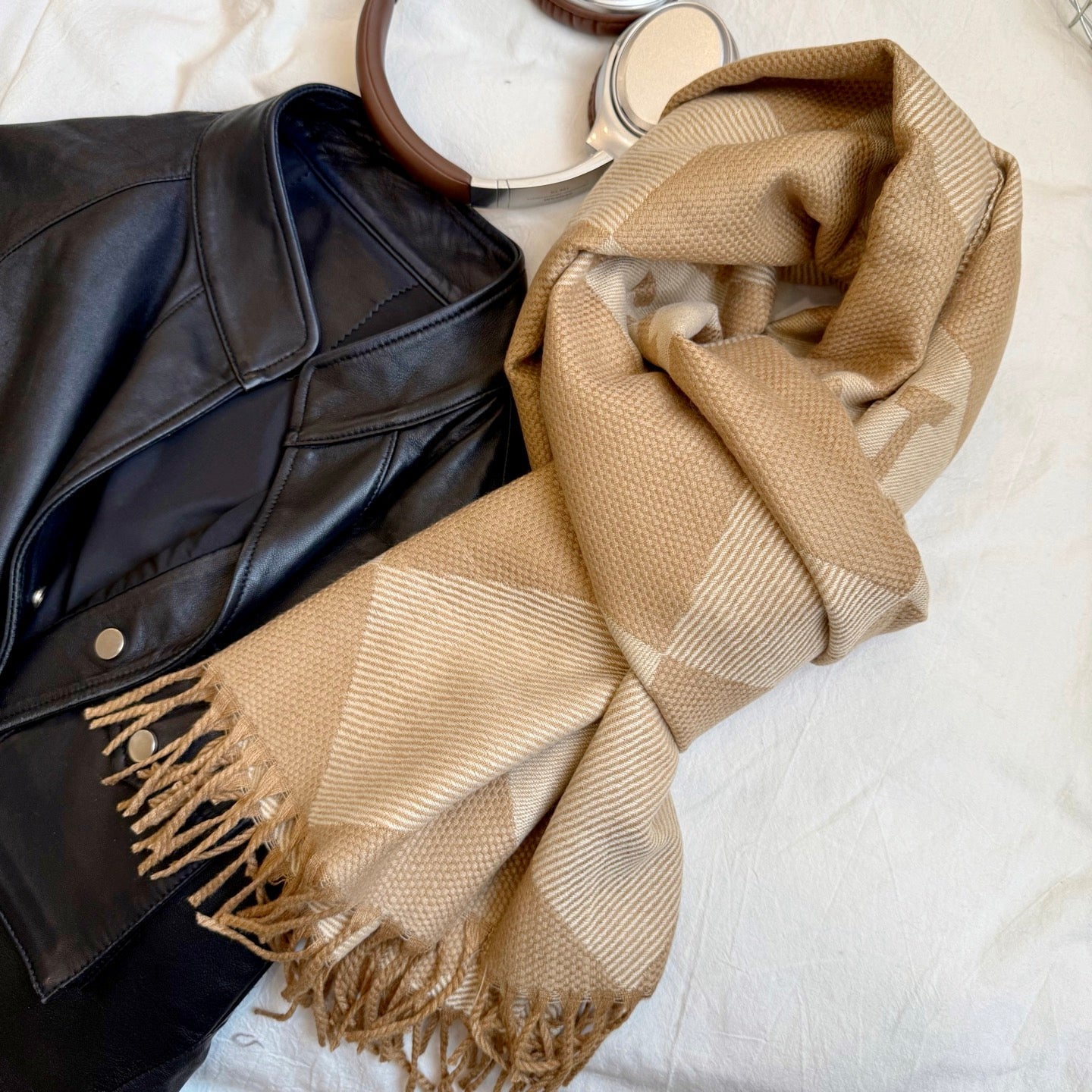 Fashionable H-Shaped Scarf