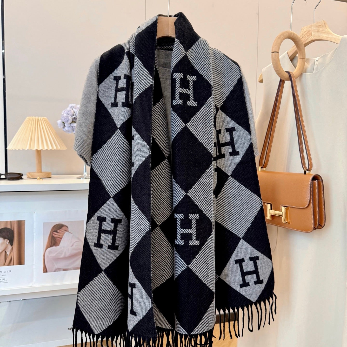 Fashionable H-Shaped Scarf