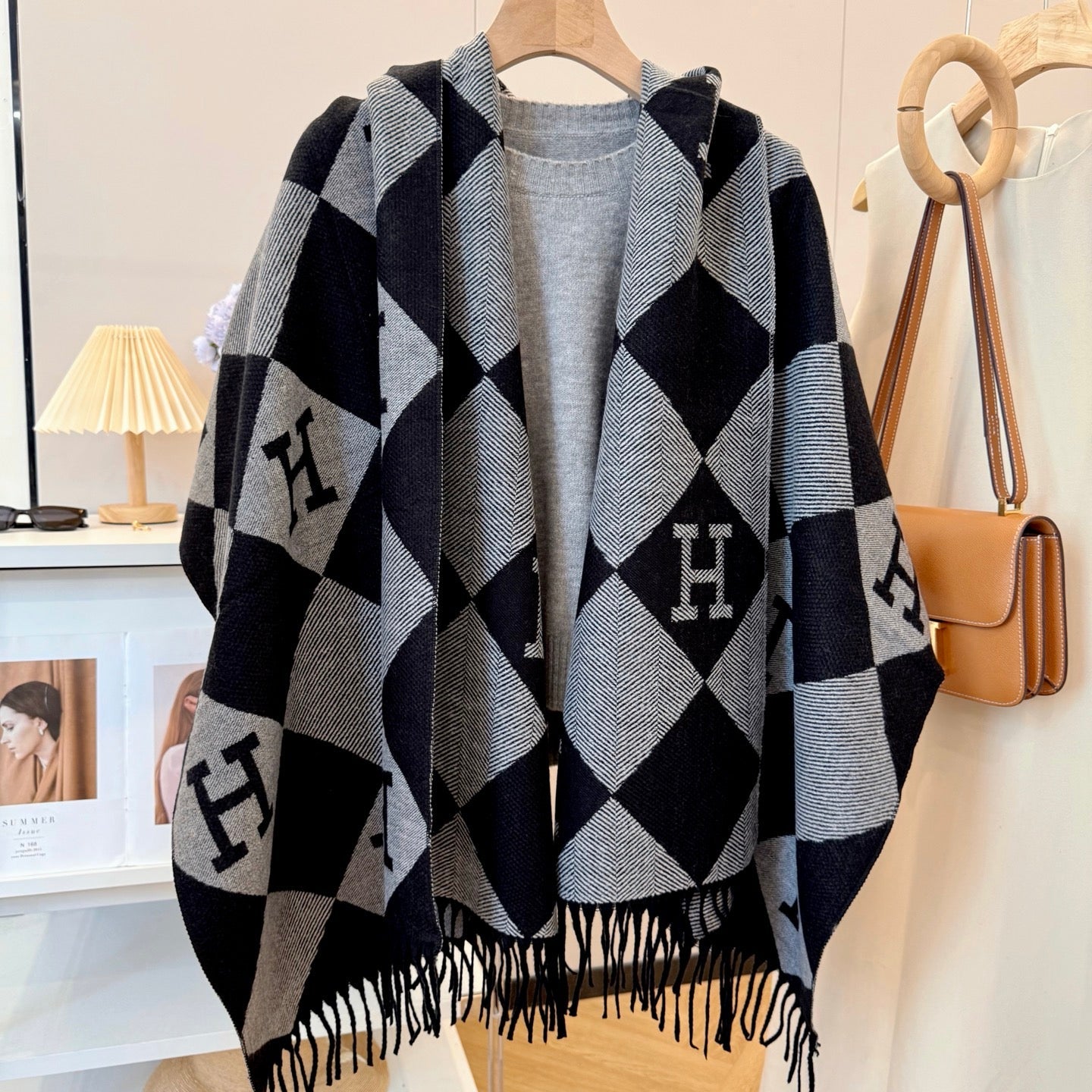 Fashionable H-Shaped Scarf