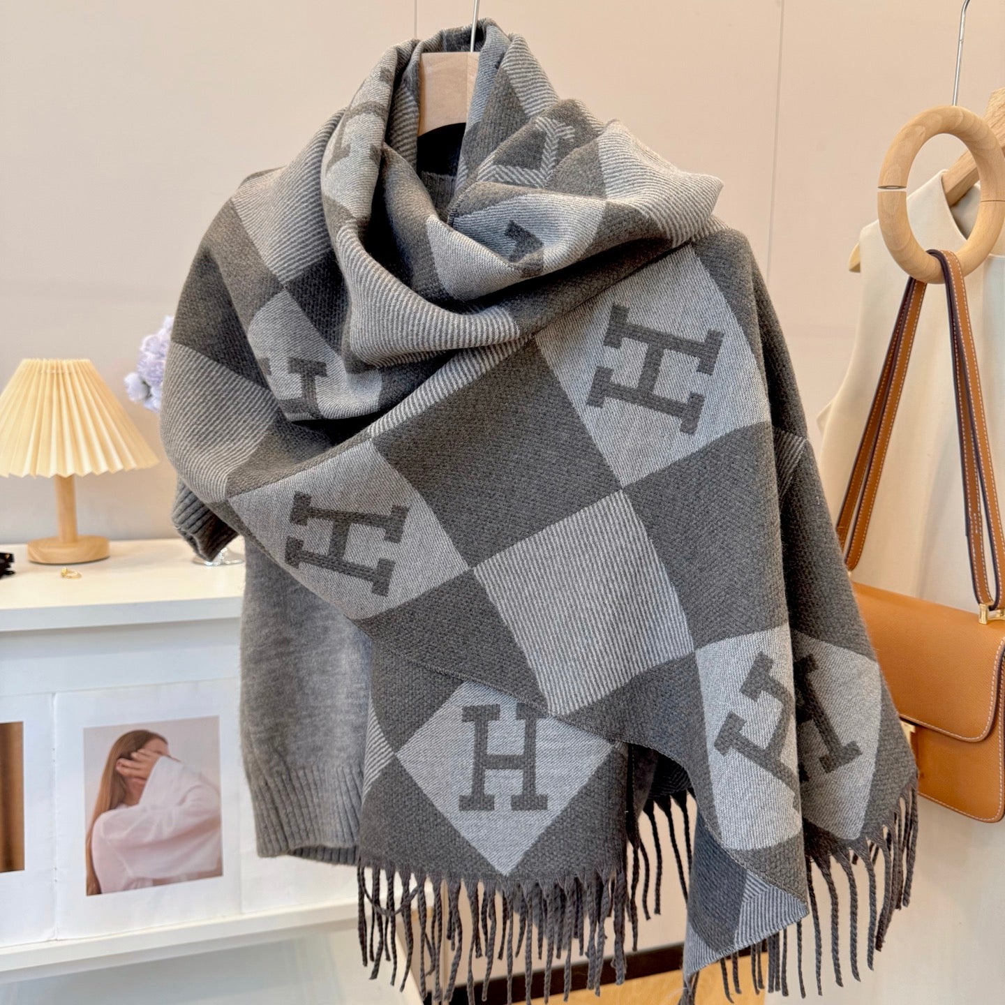 Fashionable H-Shaped Scarf
