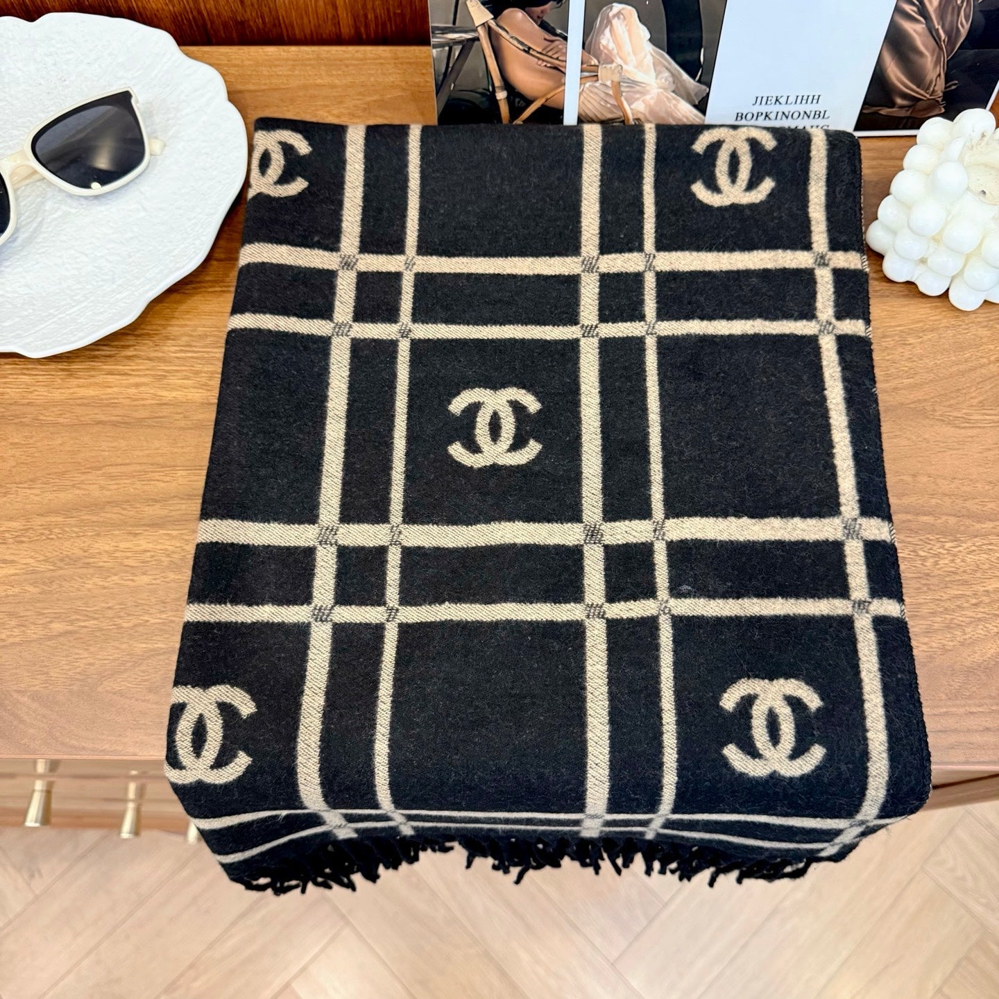 Fashionable CC Letter Scarf