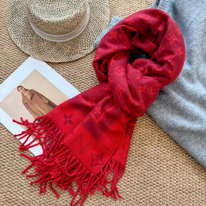 Fashionable Four-Leaf Clover Letter Scarf