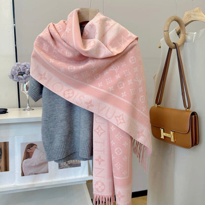 Fashionable Four-Leaf Clover Letter Scarf