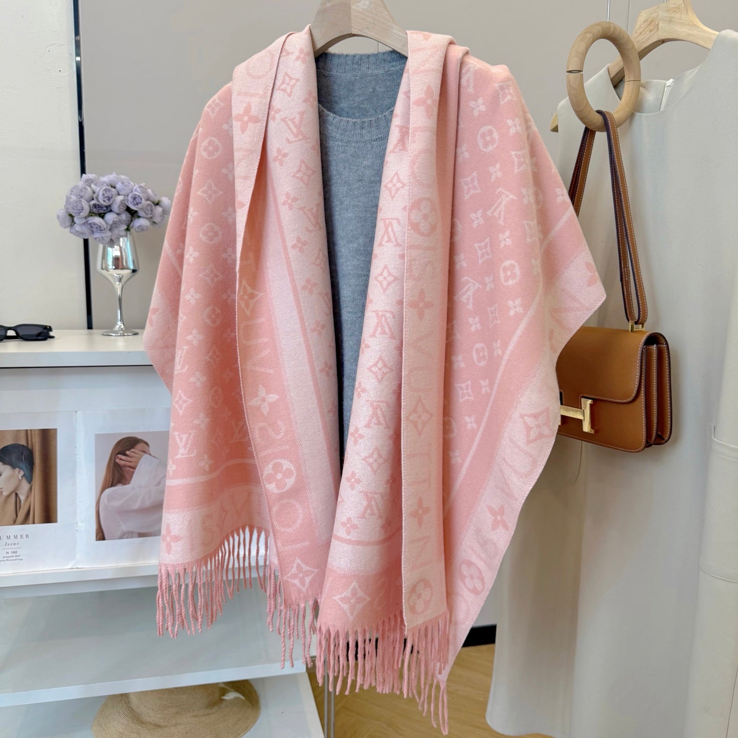 Fashionable Four-Leaf Clover Letter Scarf