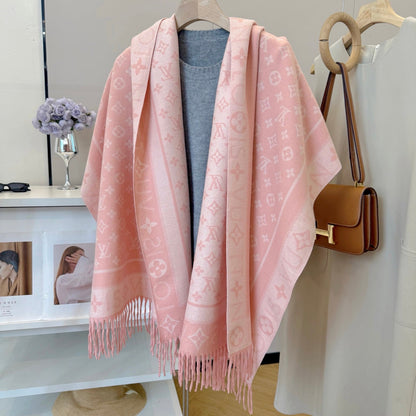 Fashionable Four-Leaf Clover Letter Scarf