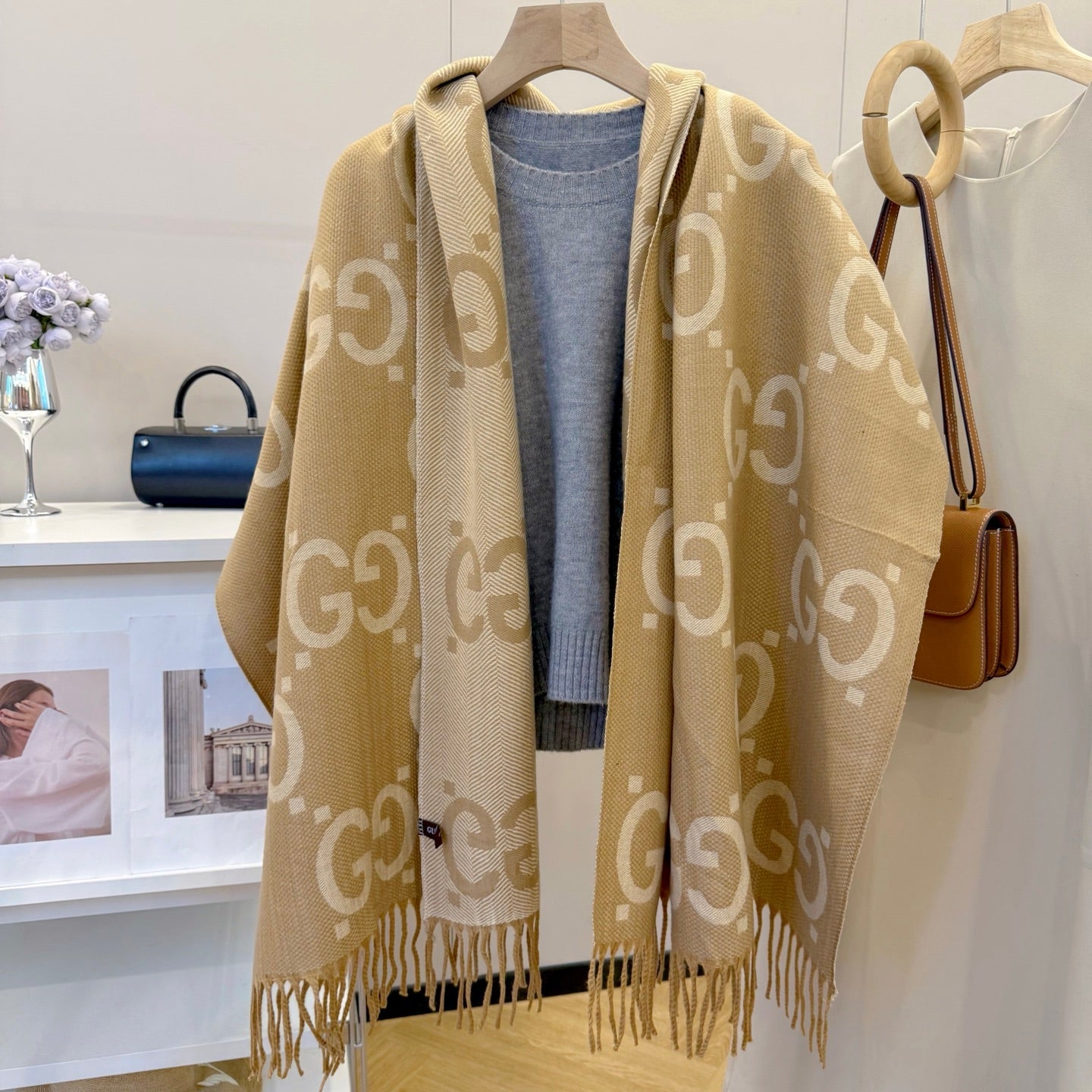 Fashionable GG Lettering Scarf