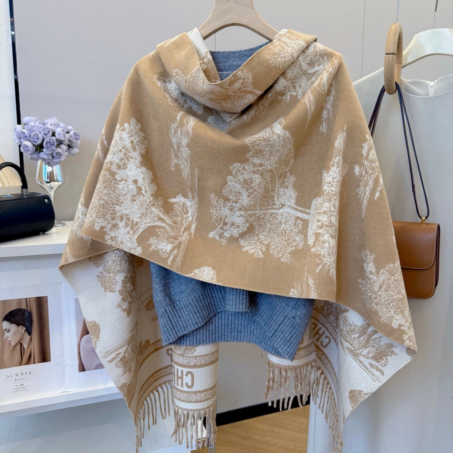 Fashionable CD Letter Scarf