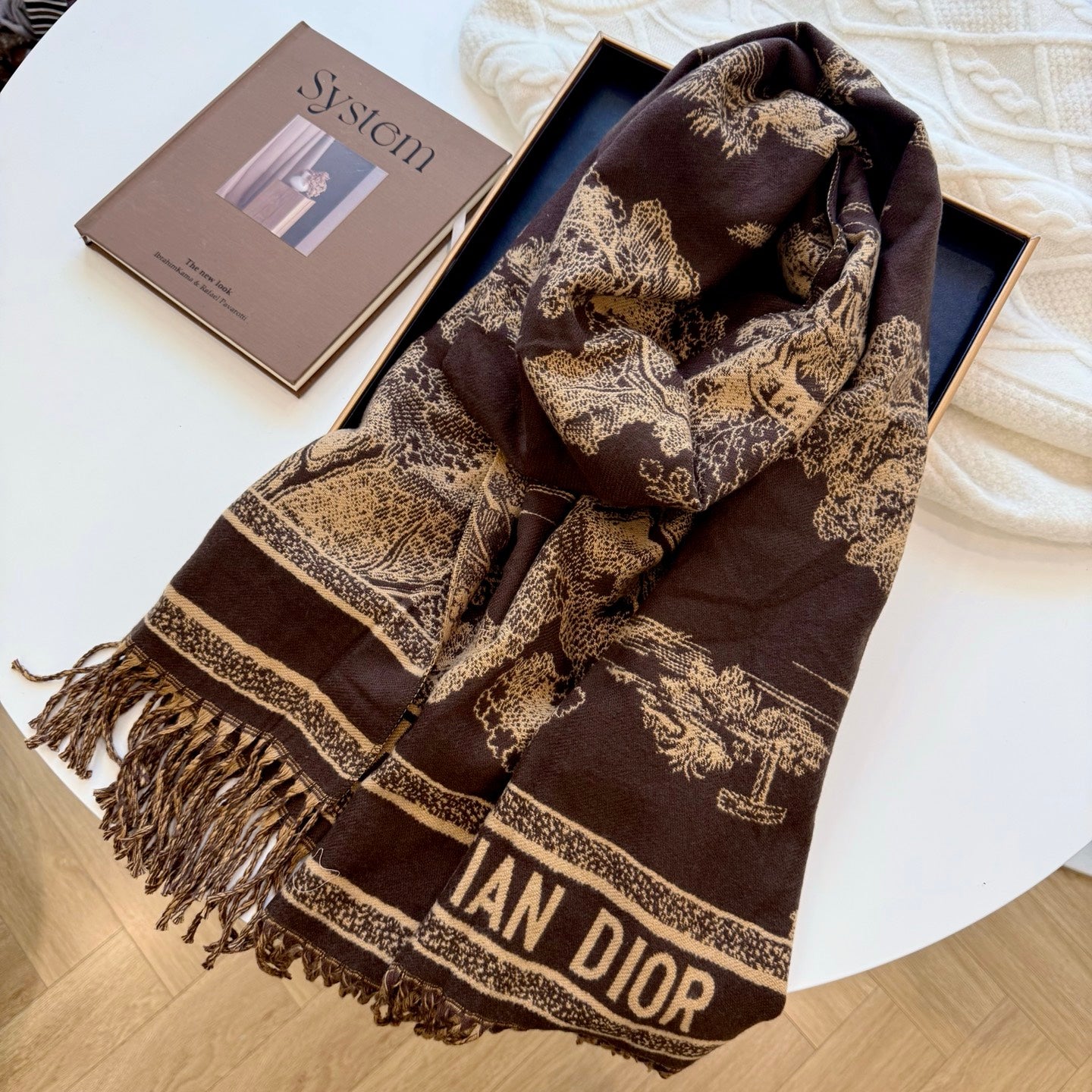 Fashionable CD Letter Scarf