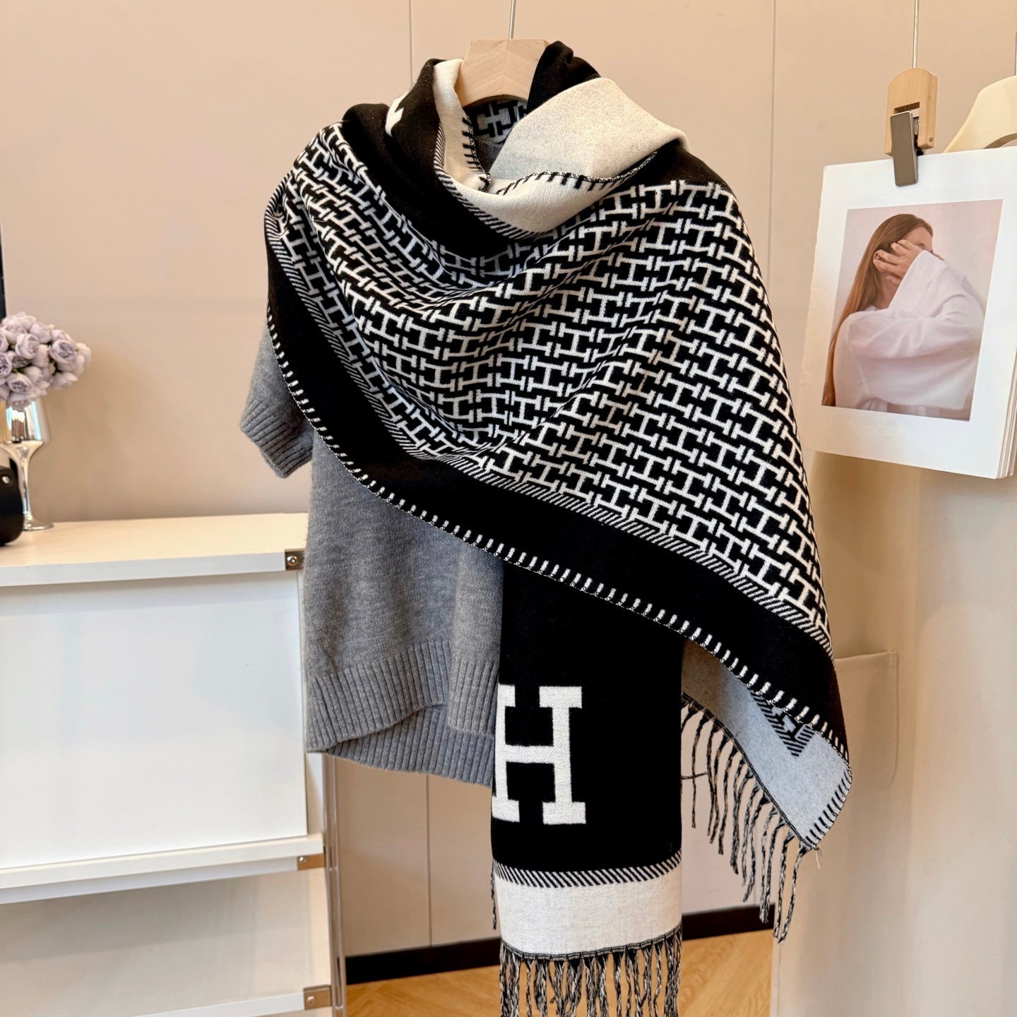 Fashionable H-Shaped Scarf